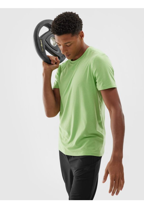 4f - 4F Koszulka treningowa regular szybkoschnąca męska - zielona 3XL. Kolor: zielony. Materiał: dzianina, elastan, włókno, syntetyk, materiał. Wzór: gładki, jednolity, ze splotem. Sport: fitness