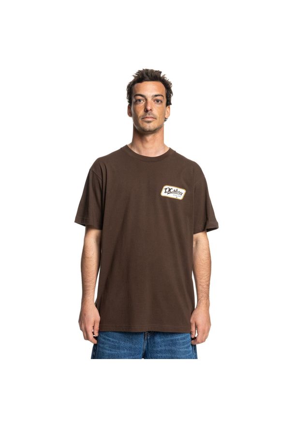 DC Shoes - Koszulka z krótkim rękawem dla Mężczyzn TIMELY Brązowy. Kolor: brązowy. Materiał: dzianina, jersey, bawełna. Długość rękawa: krótki rękaw. Długość: krótkie