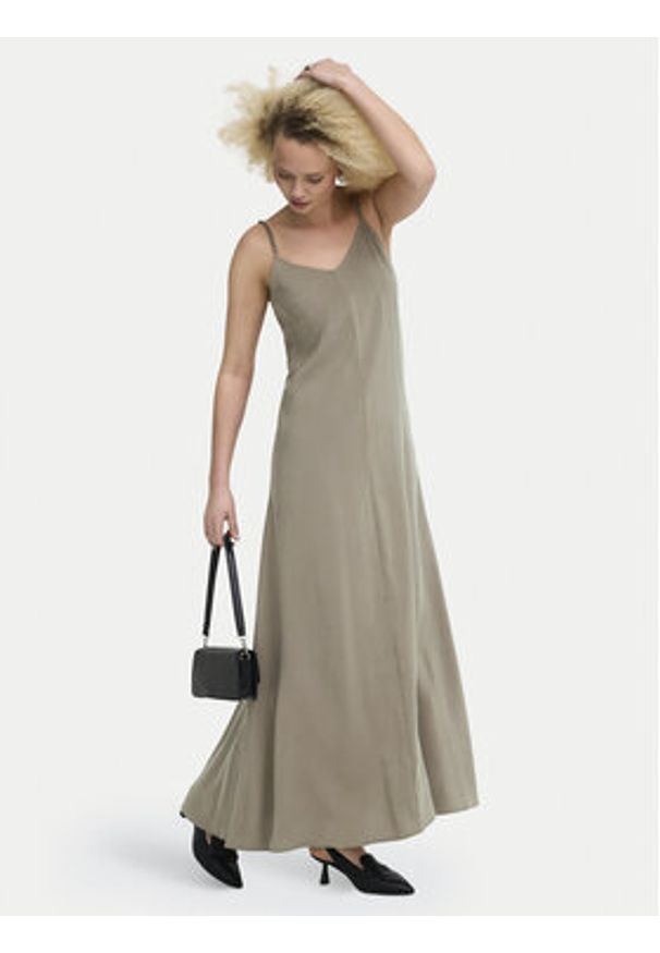 only - ONLY Sukienka letnia Madeli 15371094 Beżowy ciemny Regular Fit. Kolor: beżowy. Materiał: wiskoza. Sezon: lato
