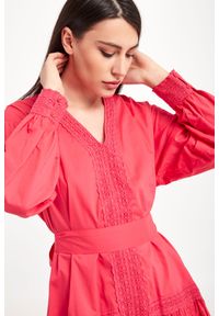 Twinset Milano - Sukienka TWINSET. Materiał: koronka. Długość rękawa: długi rękaw. Wzór: koronka #6