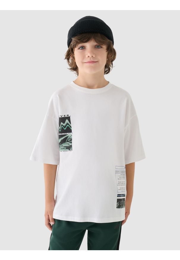 4f - 4F T-shirt z nadrukiem chłopięcy - biały 164 (13-14 lat). Okazja: na co dzień. Kolor: biały. Materiał: bawełna, jersey, dzianina. Długość rękawa: krótki rękaw. Długość: krótkie. Wzór: nadruk. Sezon: lato. Styl: sportowy, klasyczny, casual