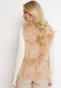 Born2be - Beżowa Kamizelka Futrzana z Wstawkami z Ekoskóry Batliewa. Kolor: beżowy. Materiał: futro. Wzór: aplikacja #5