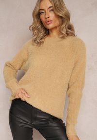 Renee - Jasnobrązowy Puchaty Sweter Oversize z Długim Rękawem Massana. Kolor: brązowy. Materiał: dzianina, skóra. Długość rękawa: długi rękaw. Długość: długie #2