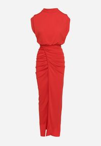 Born2be - Czerwona Sukienka Maxi Dopasowana z Poduszkami w Ramionach i Rozcięciem na Boku Ocrana. Kolor: czerwony. Styl: elegancki. Długość: maxi