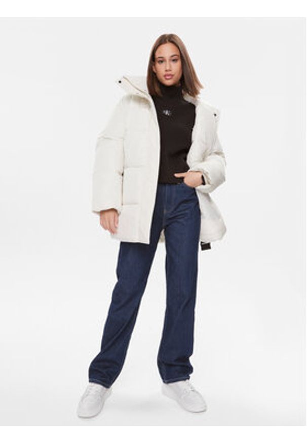 Calvin Klein Jeans Golf Label Chunky J20J222250 Czarny Relaxed Fit. Typ kołnierza: golf. Kolor: czarny. Materiał: bawełna
