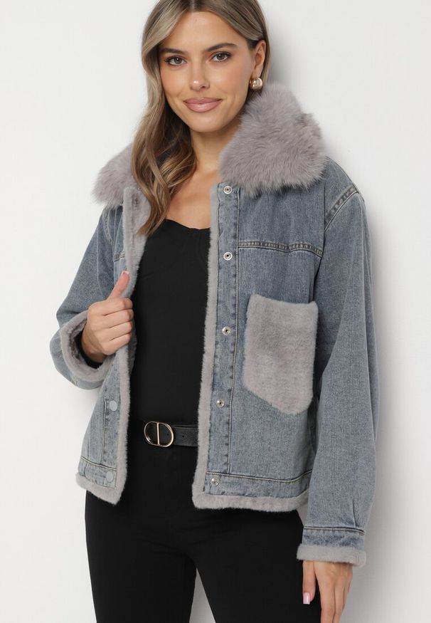 Born2be - Niebieska Kurtka Daeigina. Okazja: na co dzień. Kolor: niebieski. Materiał: futro, jeans, materiał. Długość rękawa: długi rękaw. Długość: długie. Styl: casual