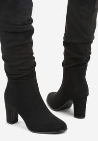 Renee - Czarne Kozaki na Słupku w Stylu Slouchy do Kolan Zeriza. Okazja: na co dzień. Kolor: czarny. Materiał: jeans. Obcas: na słupku. Styl: casual, elegancki