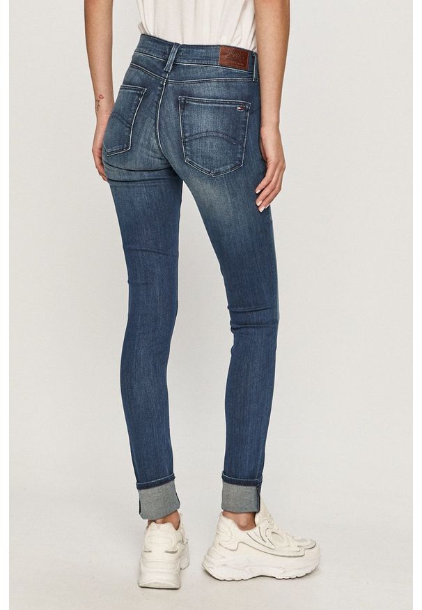 Tommy Jeans - Jeansy Nora. Kolor: niebieski