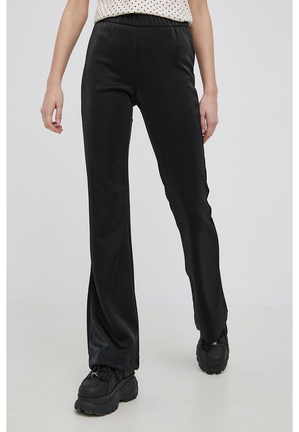 Vero Moda spodnie damskie kolor czarny dzwony high waist. Stan: podwyższony. Kolor: czarny. Materiał: dzianina