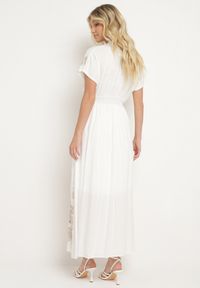 Born2be - Biała Haftowana Taliowana Sukienka z Bawełną Zdobiona Srebrną Nicią i Gumkami Ellofia. Okazja: na co dzień. Kolor: biały. Materiał: bawełna. Wzór: aplikacja, haft. Typ sukienki: proste. Styl: klasyczny, casual, elegancki #6