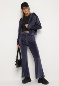 Born2be - Granatowy Welurowy Komplet Dresowy z Cyrkoniową Aplikacją Bluza i Spodnie Mitene. Kolor: niebieski. Materiał: welur, dresówka. Wzór: aplikacja. Sport: turystyka piesza #7