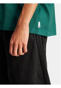Adidas - adidas T-Shirt Flames Logo IS0177 Zielony Loose Fit. Kolor: zielony. Materiał: bawełna #2
