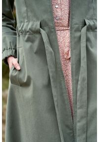 Marie Zélie - Parka Linda bawełna z elastanem oliwkowa. Kolor: oliwkowy. Materiał: bawełna, elastan. Długość: długie. Sezon: lato #2