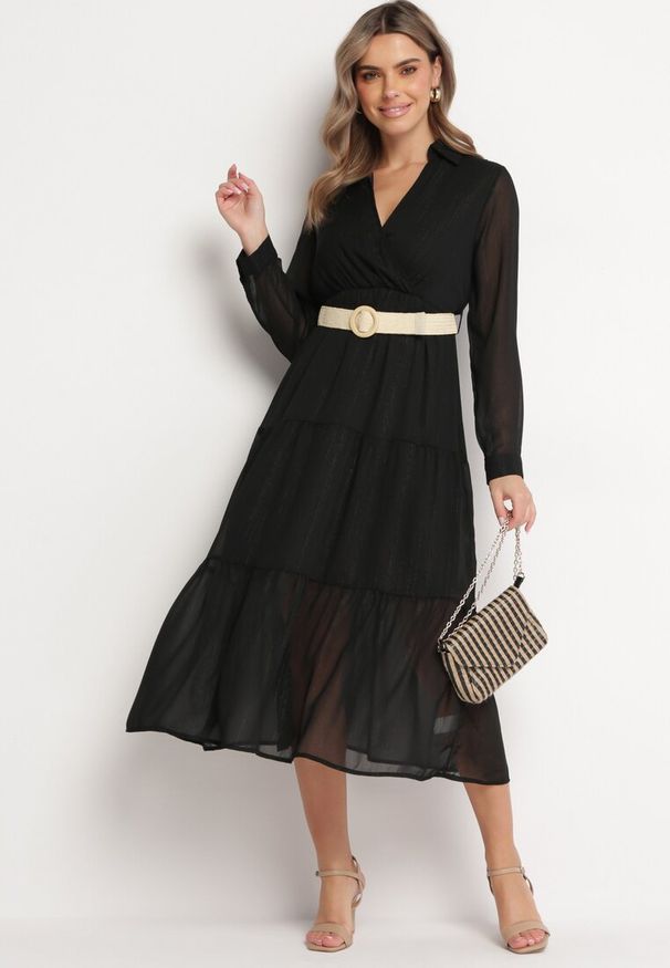 Born2be - Czarna Sukienka z Kopertowym Dekoltem i Plecionym Paskiem Dirmi. Kolor: czarny. Materiał: materiał. Typ sukienki: kopertowe