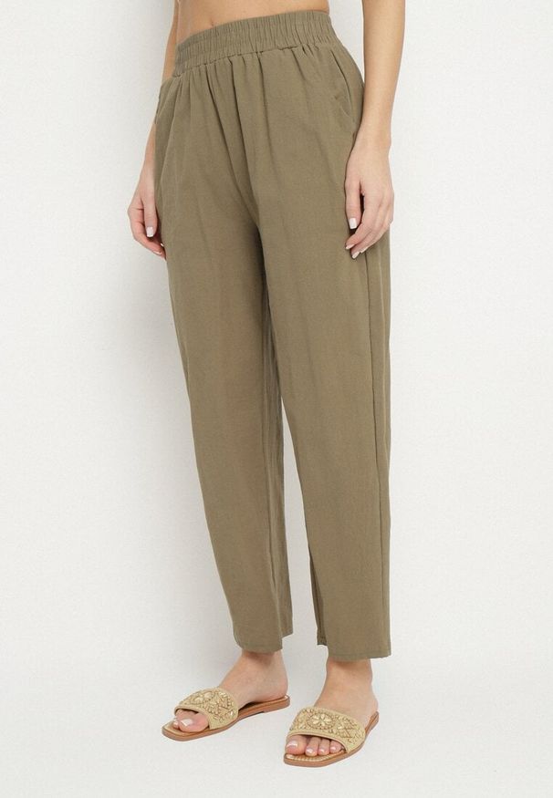 Born2be - Ciemnozielone Bawełniane Spodnie z Wysokim Stanem Vivivara. Okazja: na co dzień. Stan: podwyższony. Kolor: zielony. Materiał: bawełna. Styl: klasyczny, casual
