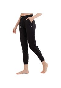 FUNDANGO - Spodnie dresowe Stellar Jogger Pant - czarne. Kolor: czarny. Materiał: dresówka #1