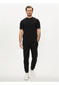 Karl Lagerfeld - KARL LAGERFELD T-Shirt 755023 542221 Czarny Regular Fit. Typ kołnierza: dekolt w karo. Kolor: czarny. Materiał: bawełna #5