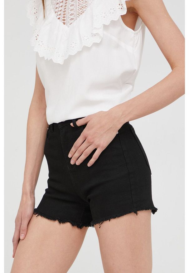 Answear Lab szorty jeansowe damskie kolor czarny gładkie high waist. Stan: podwyższony. Kolor: czarny. Materiał: jeans. Wzór: gładki. Styl: wakacyjny