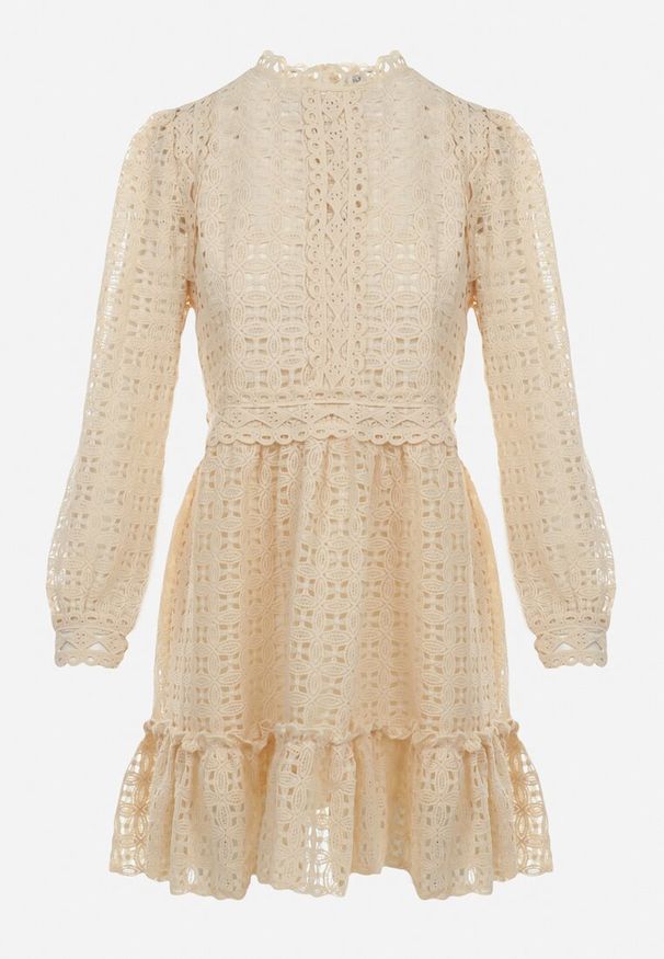 Born2be - Jasnobeżowa Koronkowa Sukienka Mini z Falbanką Kamari. Kolor: beżowy. Materiał: koronka. Wzór: gładki. Sezon: wiosna, lato. Długość: mini