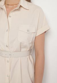 Born2be - Beżowa Sukienka Koszulowa z Bawełną z Ozdobnym Paskiem i Kieszeniami Efrissa. Okazja: na spotkanie biznesowe. Kolor: beżowy. Materiał: bawełna. Długość rękawa: długi rękaw. Typ sukienki: koszulowe. Styl: biznesowy, klasyczny, elegancki #3