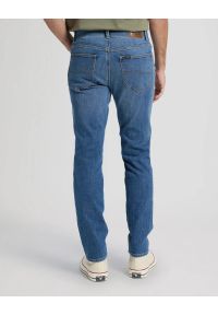 Lee - MESKIE SPODNIE LEE SLIM FIT MVP BLUE PRINT 112376321. Wzór: nadruk #2