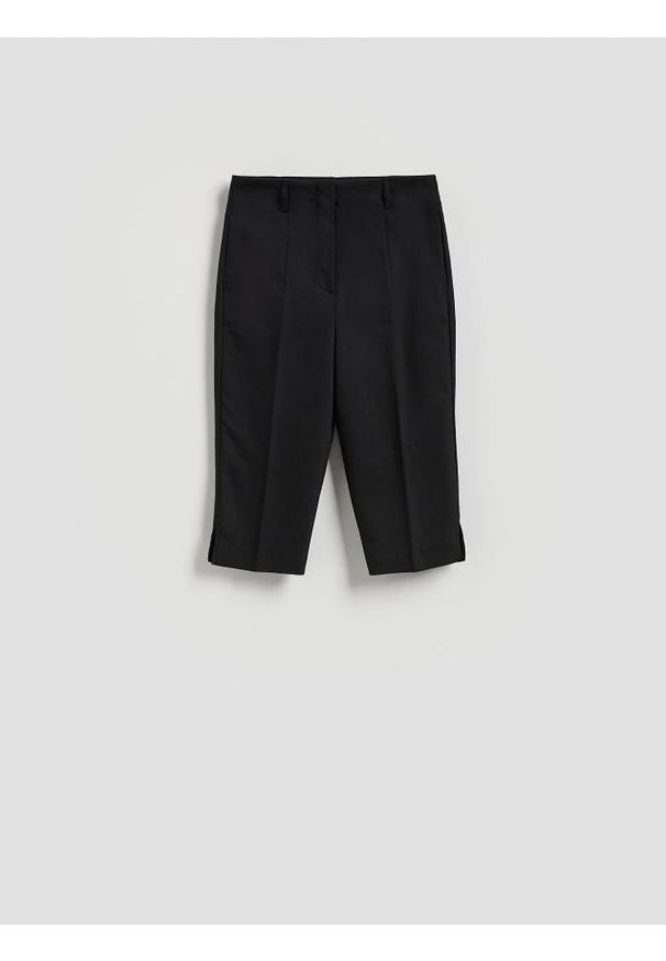 Reserved - Spodnie capri - czarny. Kolor: czarny. Materiał: bawełna, tkanina
