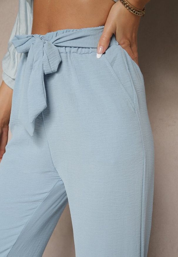 Renee - Niebieskie Spodnie z Szeroką Nogawką Wiązane w Talii Salemira. Okazja: na co dzień. Kolor: niebieski. Styl: casual