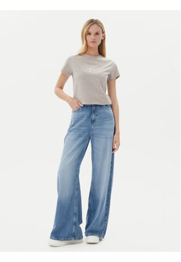 Guess T-Shirt V4YI21 KCDH1 Szary Slim Fit. Kolor: szary. Materiał: bawełna, syntetyk