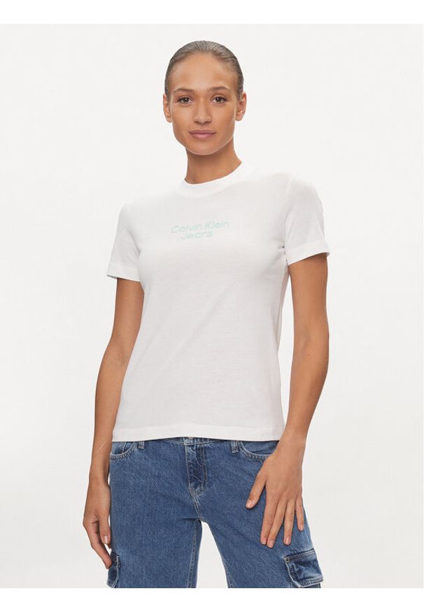 Calvin Klein Jeans T-Shirt Institutional J20J223222 Biały Regular Fit. Kolor: biały. Materiał: bawełna