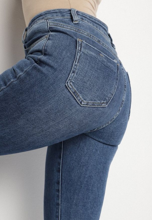 Born2be - Niebieskie Elastyczne Jeansy o Kroju Dzwonów Zenaia. Okazja: na co dzień. Kolor: niebieski. Styl: casual, elegancki
