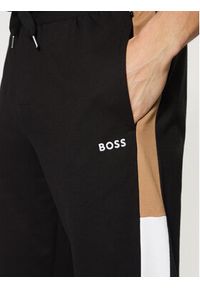 BOSS Spodnie dresowe Iconic 50535786 Czarny Regular Fit. Kolor: czarny. Materiał: bawełna #4