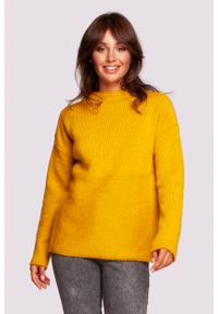 MOE - Milutki Sweter z Zabudowanym Dekoltem - Miodowy. Kolor: pomarańczowy. Materiał: wełna, poliester, poliamid, akryl