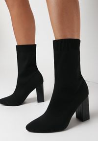 Born2be - Czarne Botki Cillolis. Wysokość cholewki: za kostkę. Nosek buta: szpiczasty. Zapięcie: bez zapięcia. Kolor: czarny. Materiał: materiał. Szerokość cholewki: normalna. Wzór: aplikacja, kwiaty. Obcas: na obcasie. Wysokość obcasa: średni #4