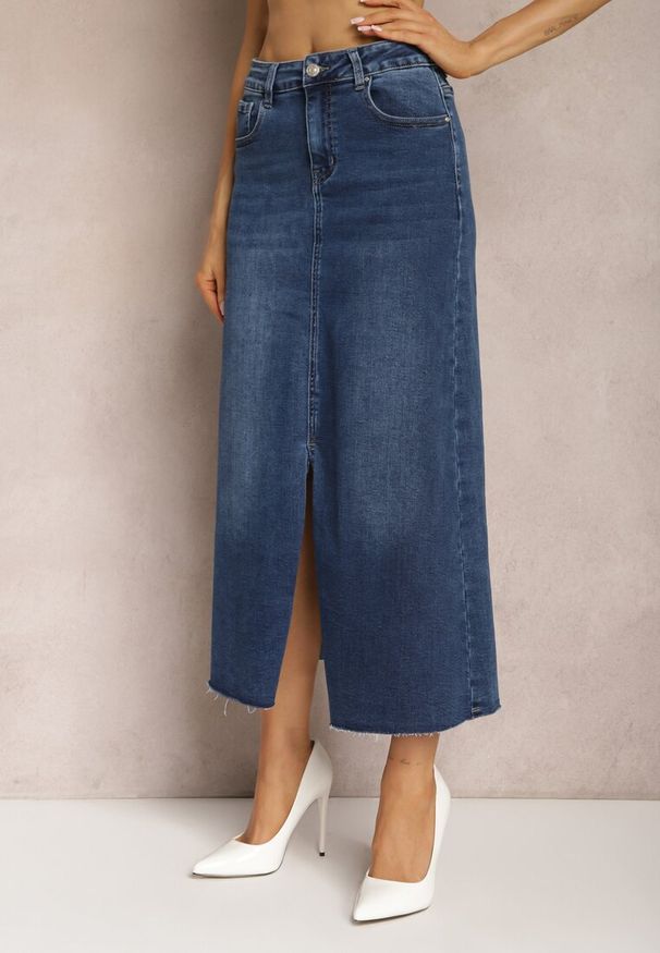 Renee - Granatowa Spódnica Maxi z Rozcięciem z Jeansu Vonuline. Stan: podwyższony. Kolor: niebieski. Materiał: jeans. Styl: sportowy, elegancki