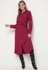 Born2be - Bordowa Koszulowa Sukienka z Eleganckimi Guzikami i Wiązanym Paskiem w Talii Kortella. Okazja: na co dzień, na spotkanie biznesowe. Typ kołnierza: dekolt w serek. Kolor: czerwony. Długość rękawa: długi rękaw. Typ sukienki: koszulowe. Styl: elegancki #1