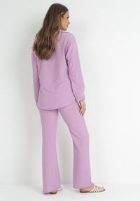 Born2be - Fioletowy 2-częściowy Komplet z Koszulą i Spodniami z Tłoczonej Tkaniny Benneta. Kolor: fioletowy. Materiał: tkanina #4
