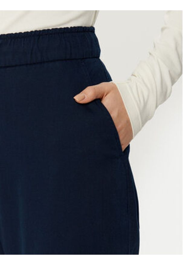 GAP - Gap Spodnie materiałowe 883883-06 Granatowy Straight Leg. Kolor: niebieski. Materiał: bawełna