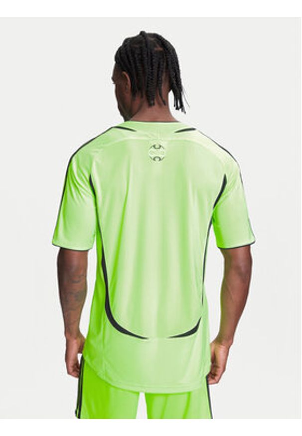 Adidas - adidas T-Shirt Teamgeist adicolor JX1538 Zielony Loose Fit. Kolor: zielony. Materiał: syntetyk