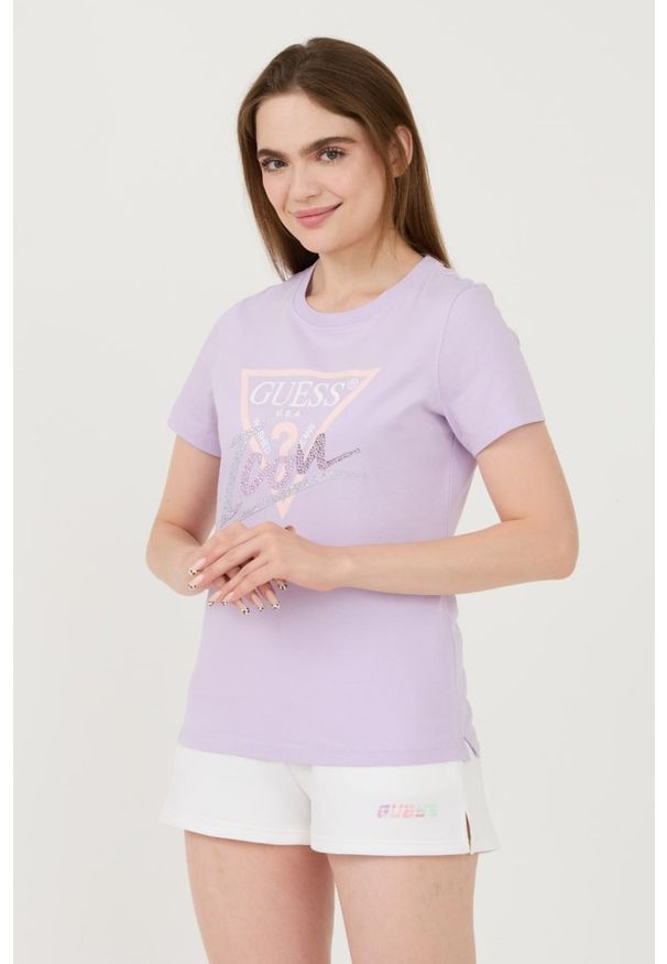 Guess - GUESS Lawendowy damski t-shirt bawełniany Icon Tee, Rozmiar S. Kolor: fioletowy. Materiał: bawełna