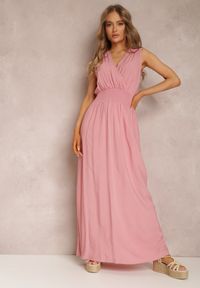 Renee - Różowa Sukienka Thesarpia. Kolor: różowy. Materiał: tkanina, wiskoza. Długość rękawa: na ramiączkach. Wzór: jednolity, gładki. Typ sukienki: kopertowe. Styl: klasyczny. Długość: maxi #4