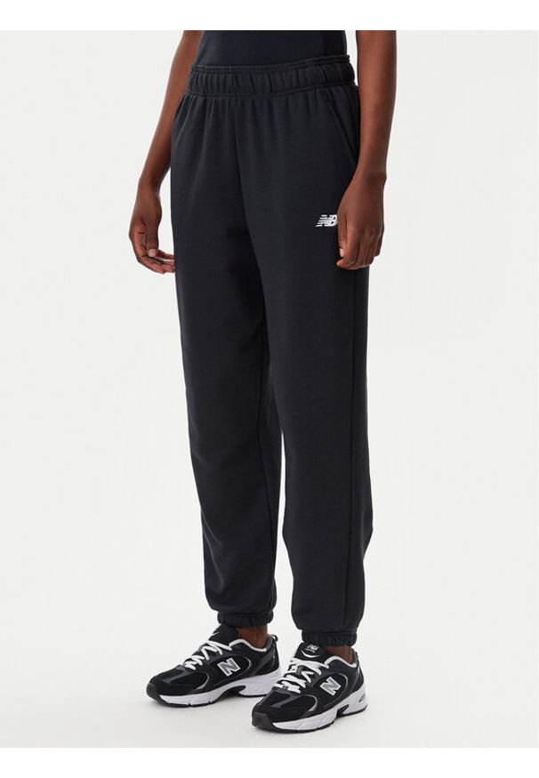 New Balance Spodnie dresowe Essentials WP41500 Czarny Relaxed Fit. Kolor: czarny. Materiał: syntetyk, bawełna