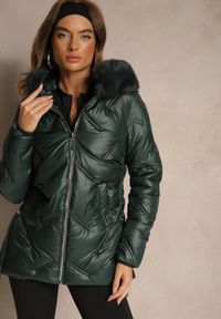 Renee - Ciemnozielona Kurtka z Ozdobnym Pikowaniem i Kapturem z Futrem Naliavea. Okazja: na co dzień. Kolor: zielony. Materiał: futro. Styl: casual, elegancki