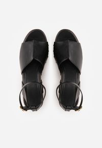 Renee - Czarne Sandały na Platformie i Koturnie z Nitami po Bokach Zaehesh. Okazja: na co dzień. Zapięcie: sprzączka. Kolor: czarny. Materiał: jeans. Obcas: na koturnie. Styl: casual #3