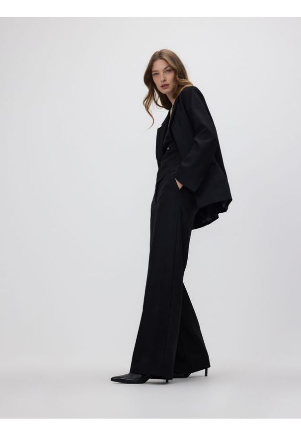 Reserved - Marynarka z połyskującą nicią - czarny. Kolor: czarny. Materiał: wiskoza, tkanina