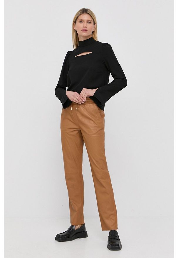 Notes du Nord spodnie skórzane Taz damskie kolor żółty proste high waist. Okazja: na co dzień. Stan: podwyższony. Kolor: żółty. Materiał: skóra. Styl: casual