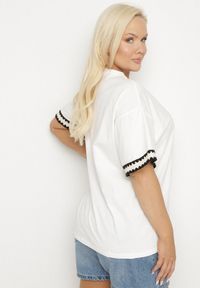 Born2be - Biały Bawełniany T-shirt o Kroju Oversize ze Zdobieniem przy Rękawach Milatia. Okazja: na co dzień. Kolor: biały. Materiał: bawełna. Wzór: aplikacja. Styl: elegancki, casual #3