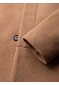 Ombre Clothing - Męski płaszcz z asymetrycznym zapięciem i wysokim kołnierzem – jasnobrązowy V4 - Rozmiar: XXL. Okazja: na co dzień. Kolor: brązowy. Materiał: syntetyk, wiskoza, poliester, materiał. Wzór: aplikacja, jednolity. Styl: wizytowy, casual, elegancki #9