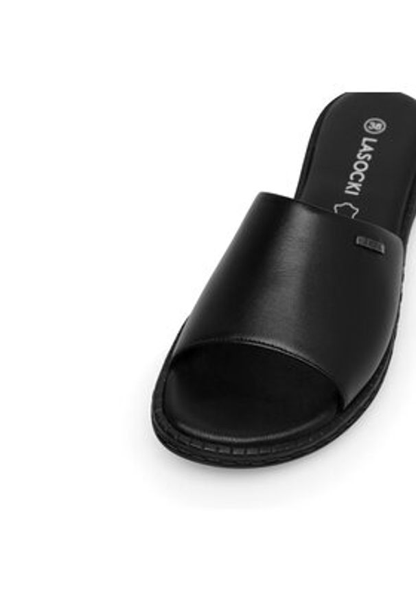 Lasocki Klapki WI16-DOROTHY2-10 Czarny. Kolor: czarny. Materiał: materiał