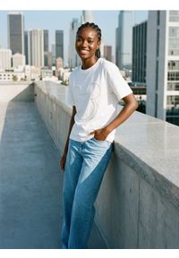 Sinsay - Bawełniana koszulka z aplikacją 3D Minnie Mouse - kremowy. Kolor: kremowy. Materiał: bawełna. Wzór: motyw z bajki, aplikacja #1