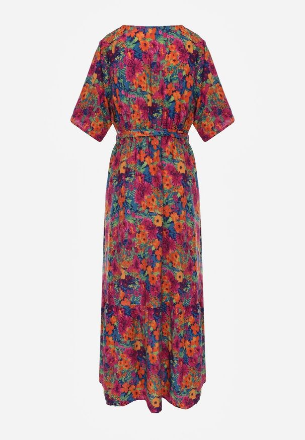 Renee - Różowa Sukienka z Wiskozy Lylian. Kolor: różowy. Materiał: wiskoza. Wzór: kwiaty, aplikacja. Sezon: lato. Typ sukienki: kopertowe. Styl: retro, elegancki. Długość: maxi